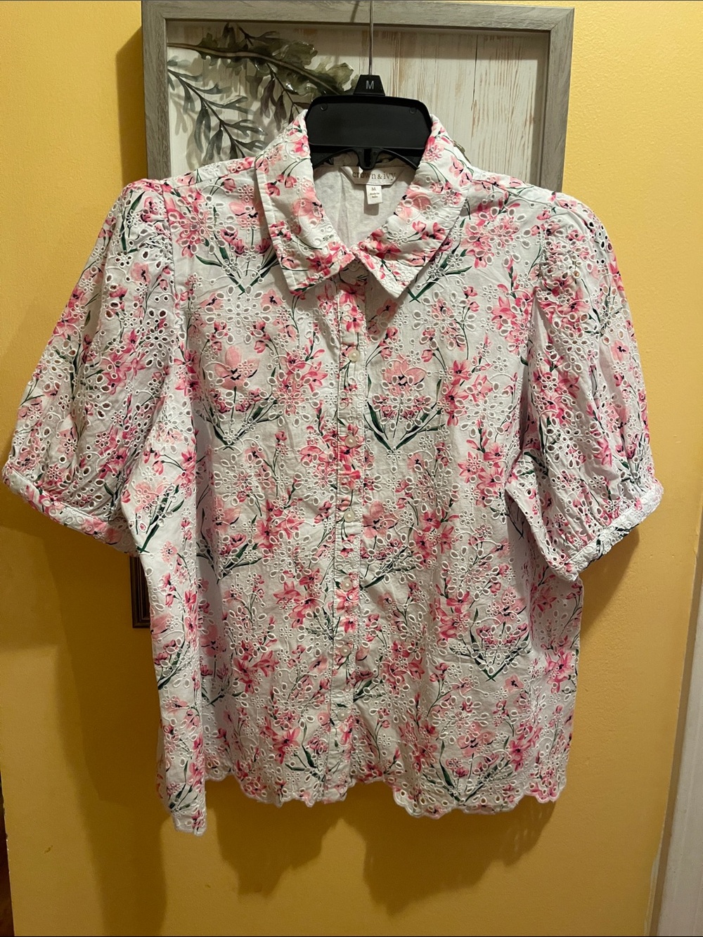 crown & ivy White Eyelet Button-Front Floral Blouse